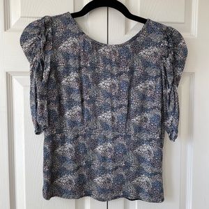 a&f blue floral print blouse size medium